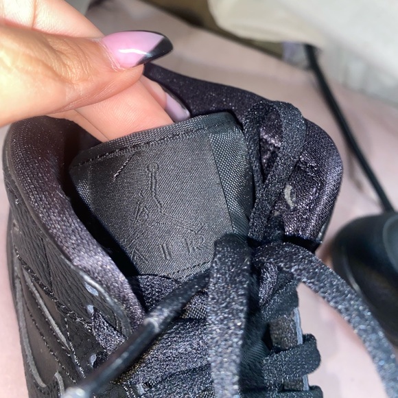 Black Jordan 1's - Picture 7 of 12